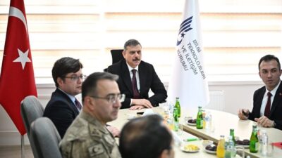 Erzurum Valisi Mustafa Çiftçi, BTK'dan aldığı brifingde düşük yörünge uydu
