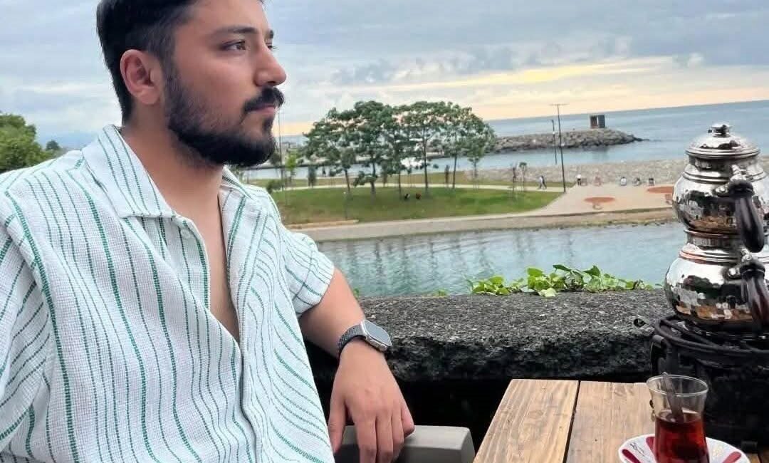 Evinde ölü bulunan üniversite öğrencisi toprağa verildi Trabzon'da yaşamını yitiren Karadeniz