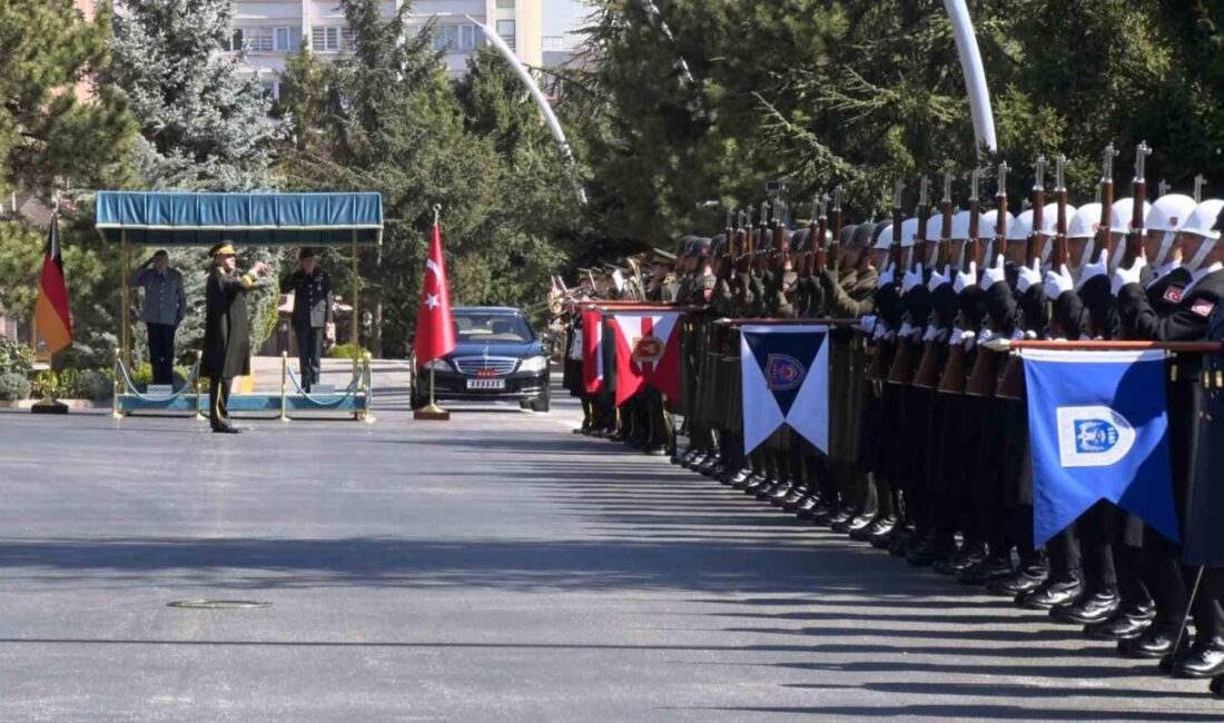 Orgeneral Metin Gürak, Alman mevkidaşı Orgeneral Carsten Breuer'u Türkiye'de ağırladı.