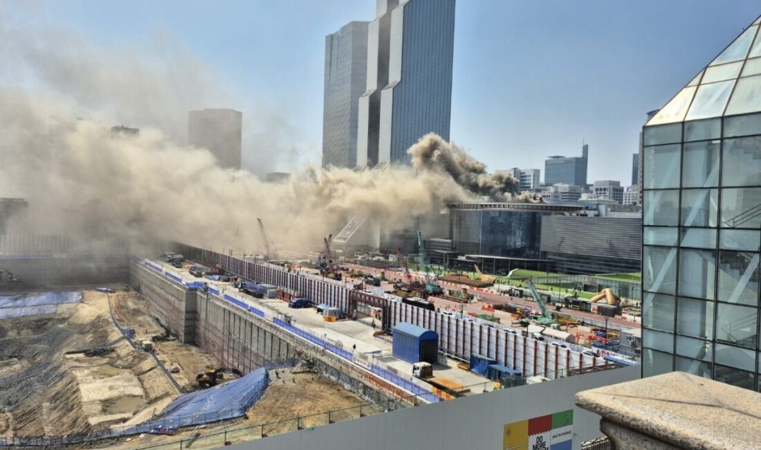 Seul'deki COEX Kongre ve Sergi Merkezi'nde çıkan yangın panik yarattı.