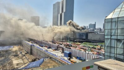 Seul'deki COEX Kongre ve Sergi Merkezi'nde çıkan yangın panik yarattı.