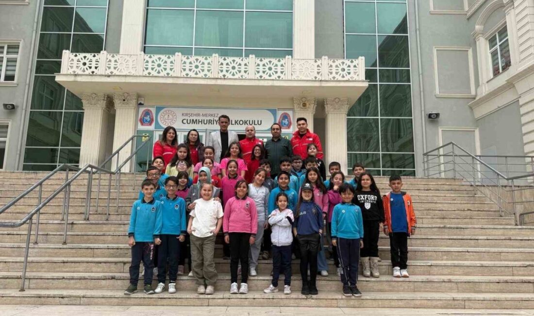 İlkokul öğrencilerinden Filistin için yardım kampanyası Kırşehir Cumhuriyet İlkokulu öğrencileri