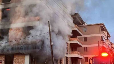 Çorum’un Alaca ilçesinde inşaat halindeki bir binada çıkan yangın itfaiye
