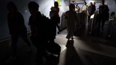 İspanya ve Portekiz'de meydana gelen elektrik kesintileri nedeniyle tren ve
