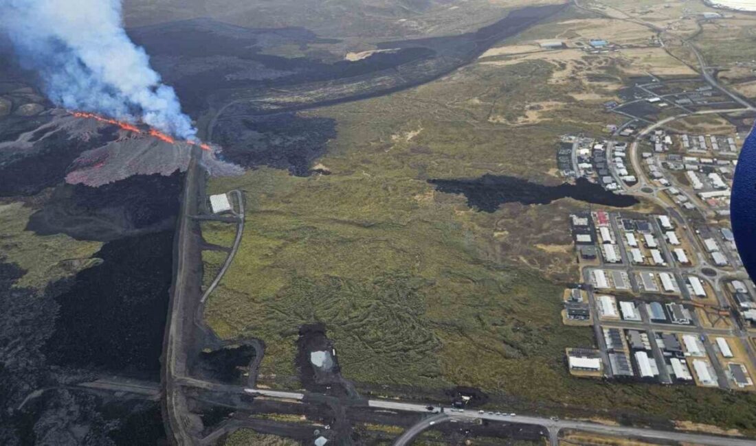 İzlanda'nın Reykjanes Yarımadası'ndaki yanardağ yeniden patladı. Patlamadan hemen önce Grindavik