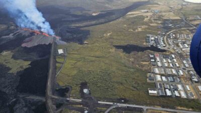 İzlanda'nın Reykjanes Yarımadası'ndaki yanardağ yeniden patladı. Patlamadan hemen önce Grindavik