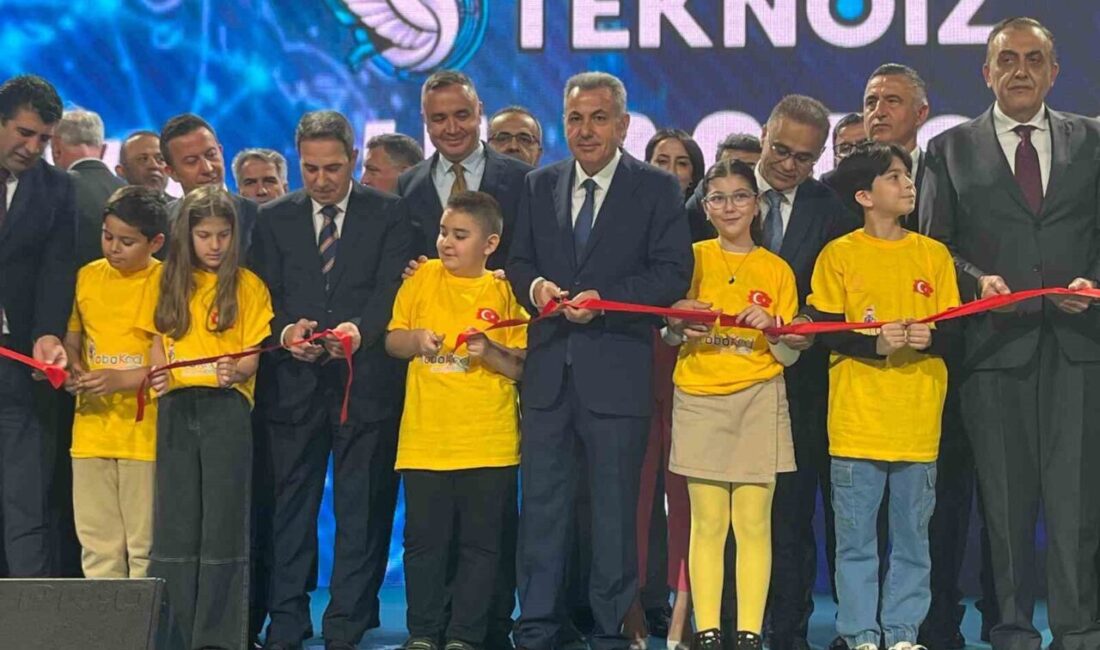 İzmir'de "2. ROBOKOD İzmir Bilişim ve Kodlama Şenliği" gerçekleştirildi. 600