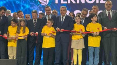 İzmir'de "2. ROBOKOD İzmir Bilişim ve Kodlama Şenliği" gerçekleştirildi. 600