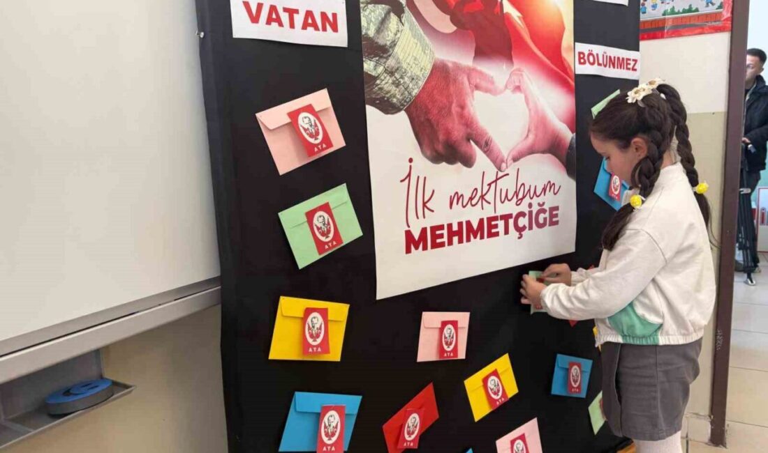 İlkokul öğrencilerinin "İlk Mektubum Mehmetçiğe" projesi kapsamında yazdıkları mektuplara Mehmetçikten