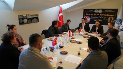 KAMUSAM, kamu çalışanlarının sorunlarını çözme hedefiyle düzenlediği çeşitli çalıştaylarla sosyal