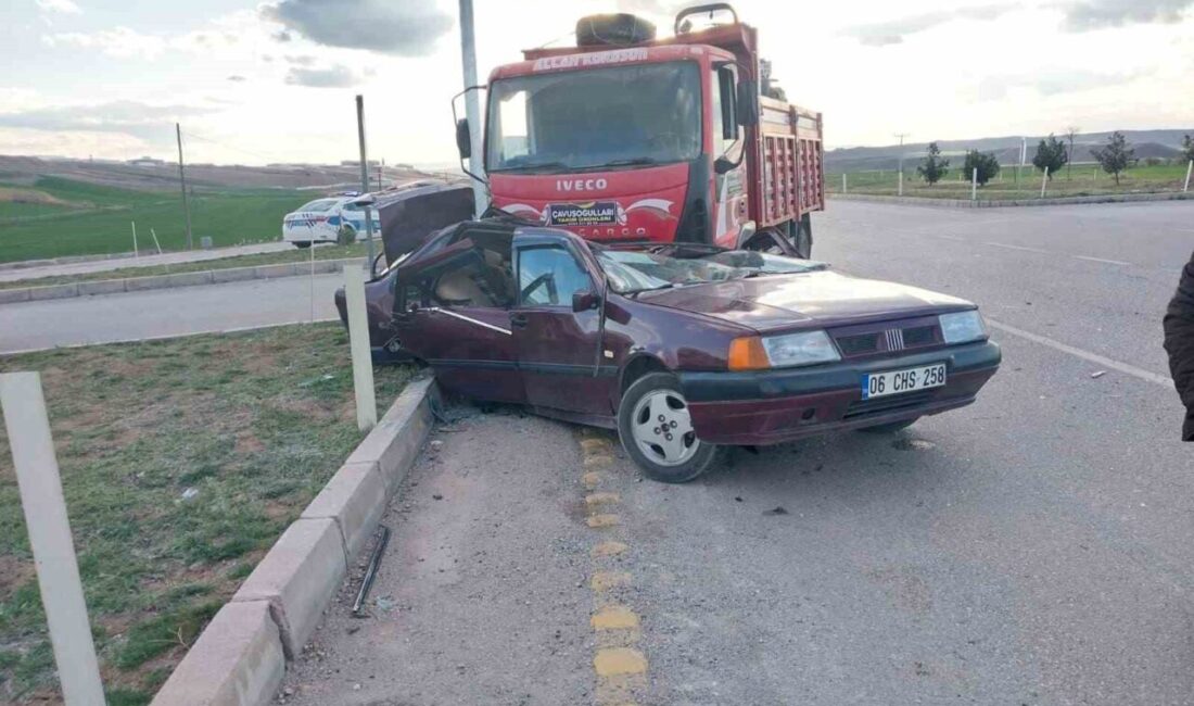 Kamyonla çarpışan otomobil hurdaya döndü: 1’i ağır 3 yaralı Çorum'un Sungurlu ilçesinde meydana