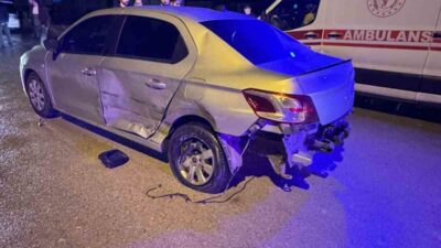 Sincan'da iki otomobilin karıştığı kaza sonucu yayaya çarpan araçtan biri