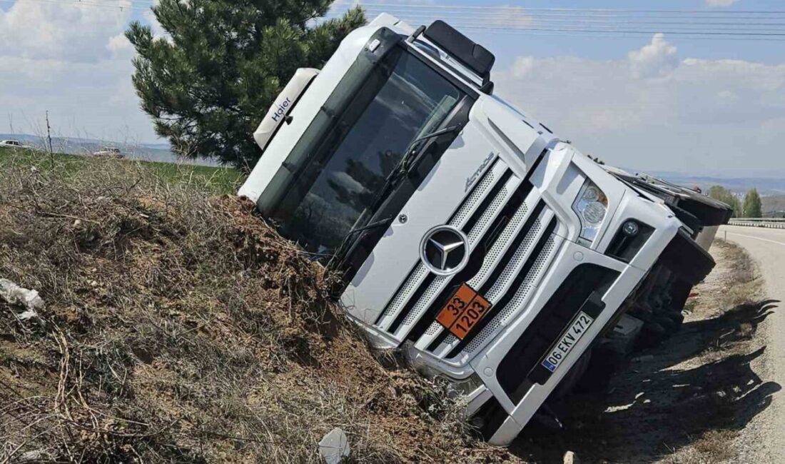 Kırıkkale’de akaryakıt yüklü tanker şarampole devrildi Kırıkkale'de akaryakıt yüklü tankerin