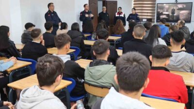 Kırıkkale’de, Jandarma ve Sahil Güvenlik Akademisi'nin öğrencilere tanıtım faaliyeti düzenlendi.