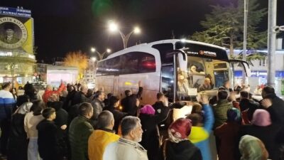 Kırşehir'den umrecilerin dualar eşliğinde kutsal topraklara uğurlandığı törende duygusal anlar