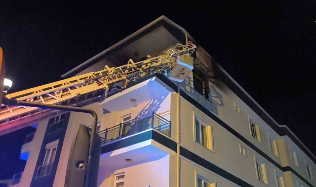 Kırşehir’de 4 katlı binada yangın paniği… 3 kişi dumandan etkilendi Kırşehir'de çıkan apartman yangınında
