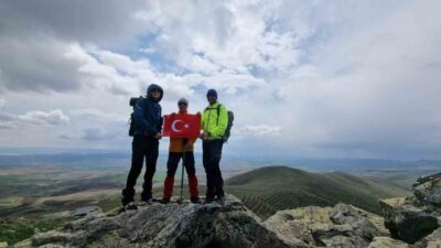 Kırşehir'de 4 dağcı Demirli Kale Tepe'ye tırmandı. Şehir merkezinden yola