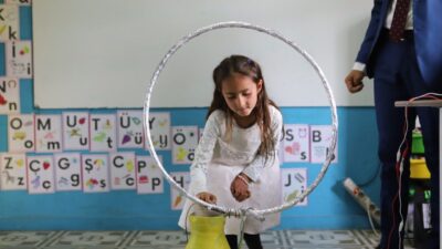 Dağlıca köyünde görev yapan sınıf öğretmeni Eren Oruç, öğrencilerine robotik