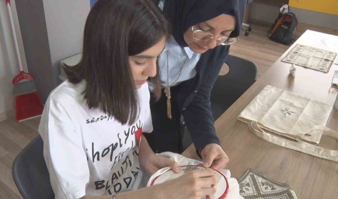 Kıbrıs'a özgü Lefkara nakışını yaygınlaştırmak amacıyla mobil uygulama geliştiren Sincan