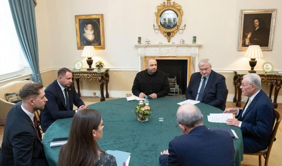 Ukrayna, İngiltere, Fransa ve Almanya'nın diplomatik temsilcileri, Londra'da gerçekleştirilen toplantıda