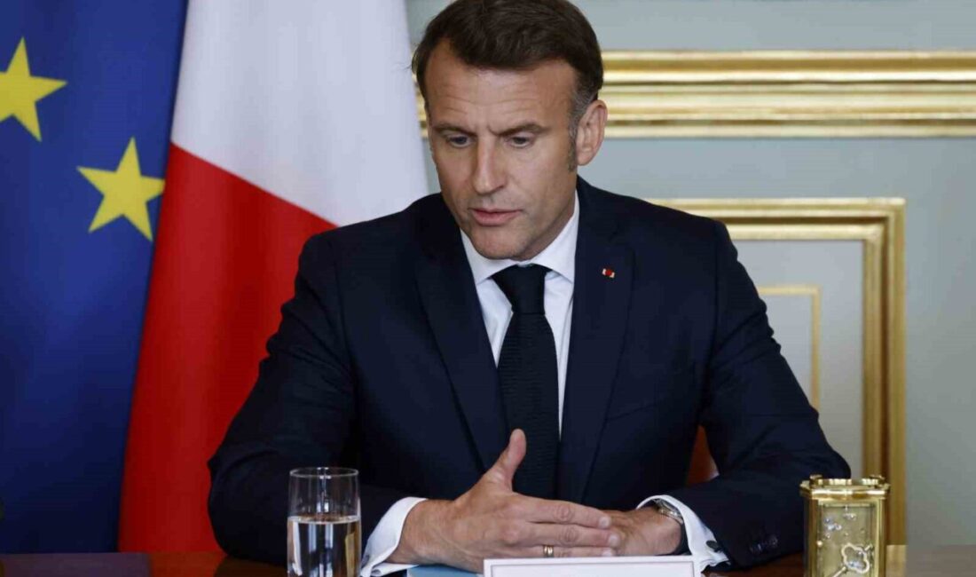 Fransa Cumhurbaşkanı Emmanuel Macron, ABD'li yetkililerle Paris'te bir araya geldi.