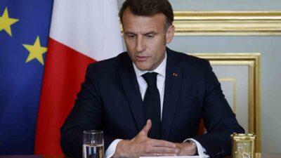 Fransa Cumhurbaşkanı Emmanuel Macron, ABD'li yetkililerle Paris'te bir araya geldi.