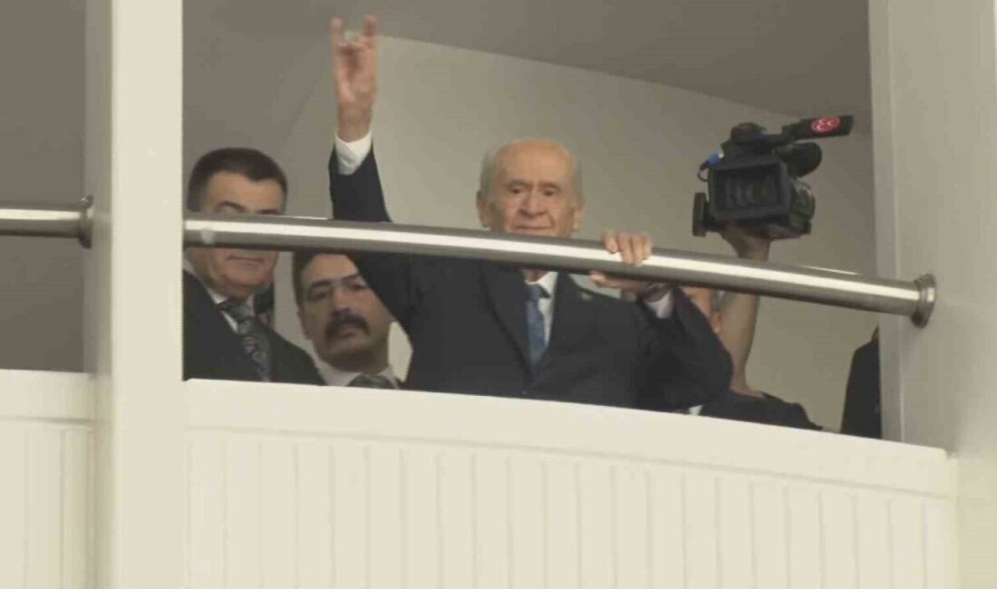 MHP Genel Başkanı Devlet Bahçeli, MHP Genel Merkezi'nde göreve başladı.