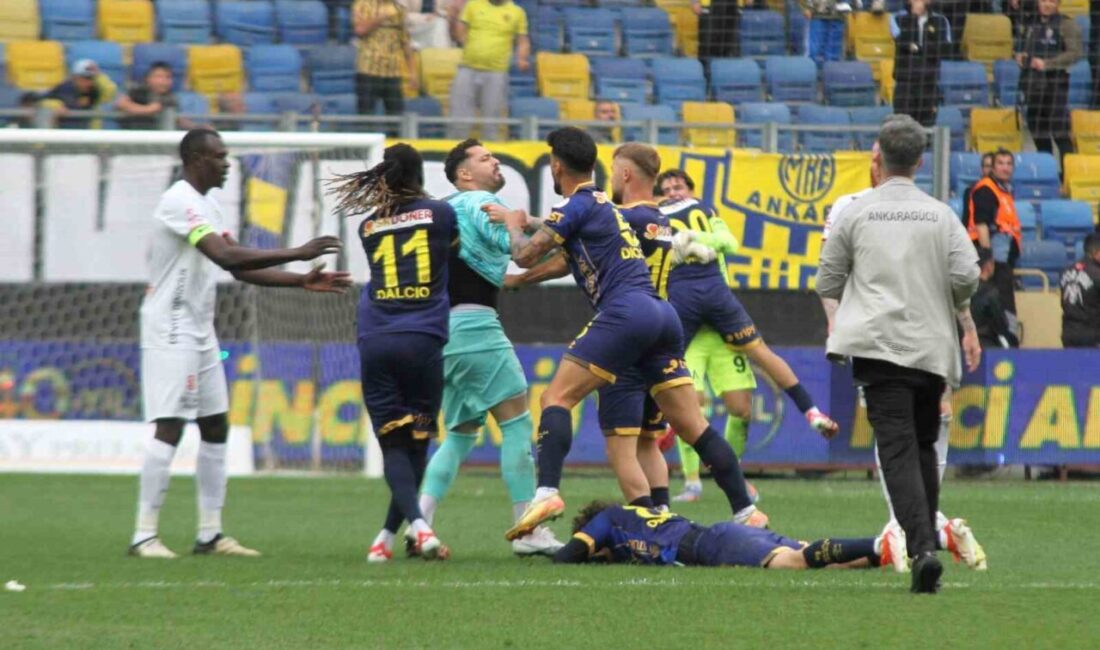 Trendyol 1. Lig maçında MKE Ankaragücü-Çorum FK karşılaşmasının ardından oyuncular