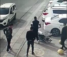 Ankara'nın Sincan ilçesinde Ayşe Gökgöz'e ait motosikleti çalan şahıslar güvenlik