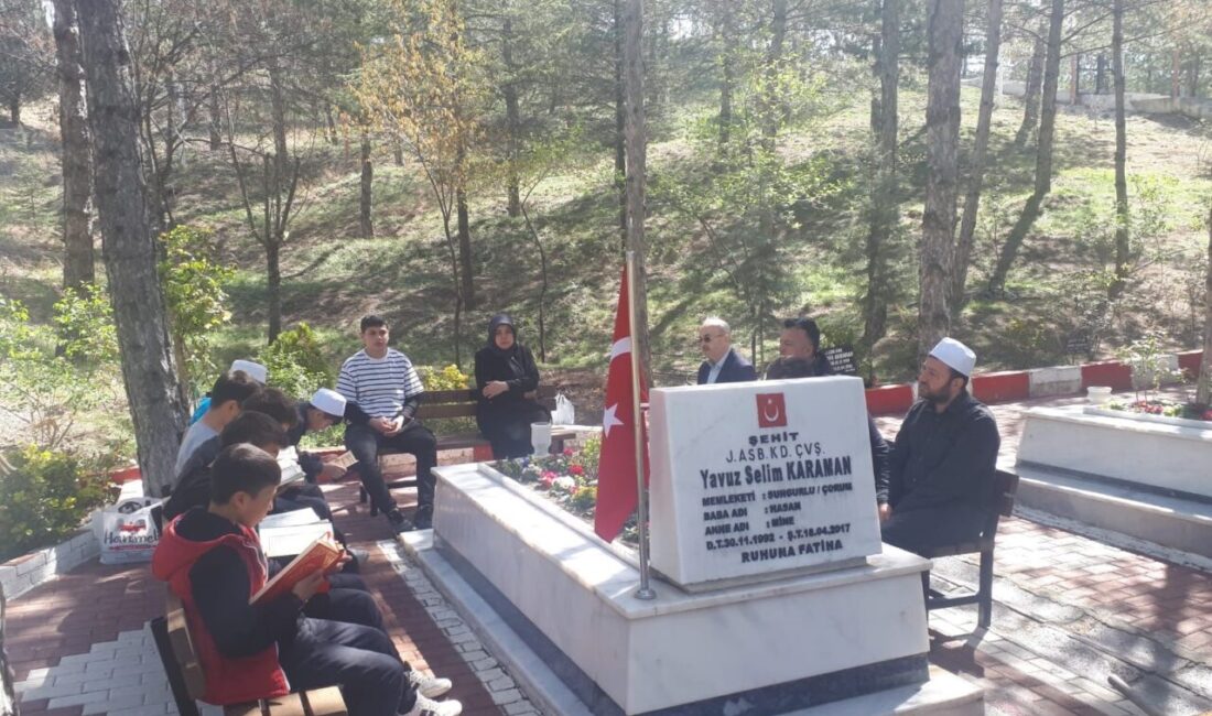 Öğrenciler helikopter kazasında şehit düşen Selim Karaman’ı dualarla andı Çorum’un Sungurlu ilçesinde helikopter