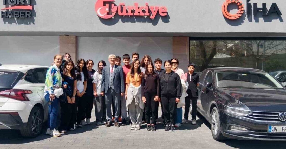 Mamak Şehitlik Ortaokulu öğrencileri, rehber öğretmenleriyle birlikte İhlas Haber Ajansı
