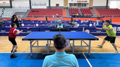 Kırşehir'de gerçekleşen Okullararası Küçükler Masa Tenisi Grup Yarışmaları'nda Yeşilyurt Mustafa