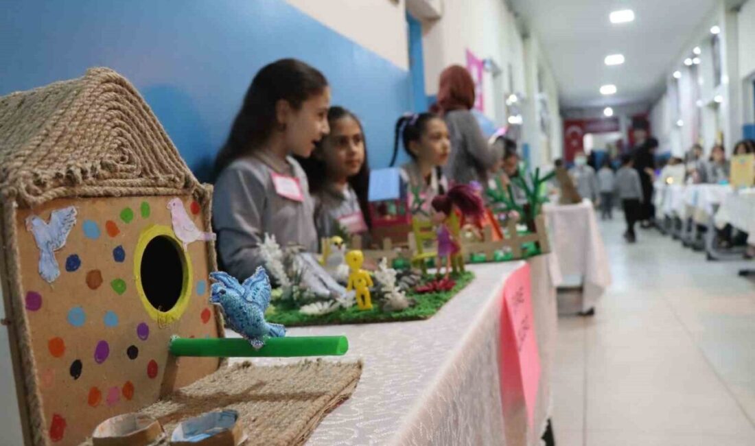 Erzurum’un Oltu ilçesindeki Karabekir İlkokulu'nda düzenlenen Bilim Şenliği'ne 3. ve