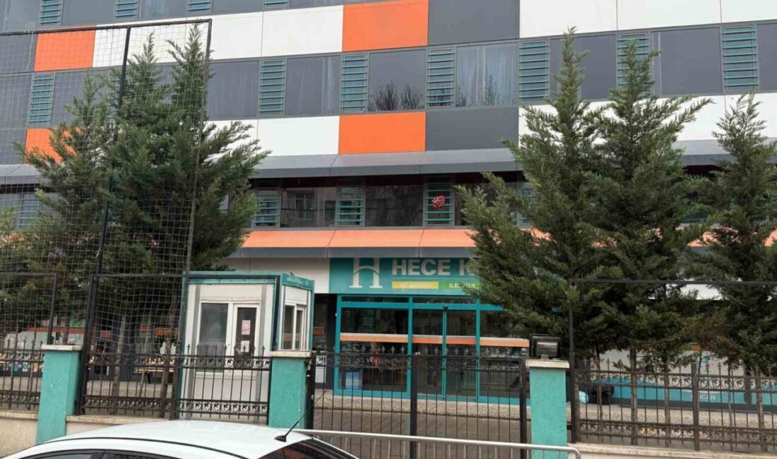 Ankara Sincan'daki özel Hece Koleji'nde maaşlarını 3 aydır alamayan öğretmenler