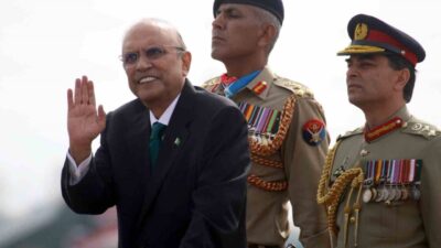 Pakistan Cumhurbaşkanı Asıf Ali Zerdari, ateş ve enfeksiyon nedeniyle hastaneye