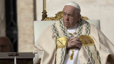 Vatikan, Papa Francis'in 88 yaşında yaşamını yitirdiğini duyurdu. Papa'nın ölümü,