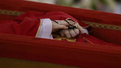 Papa Francis'in cenaze töreni 26 Nisan Cumartesi günü yapılacak. Tören,