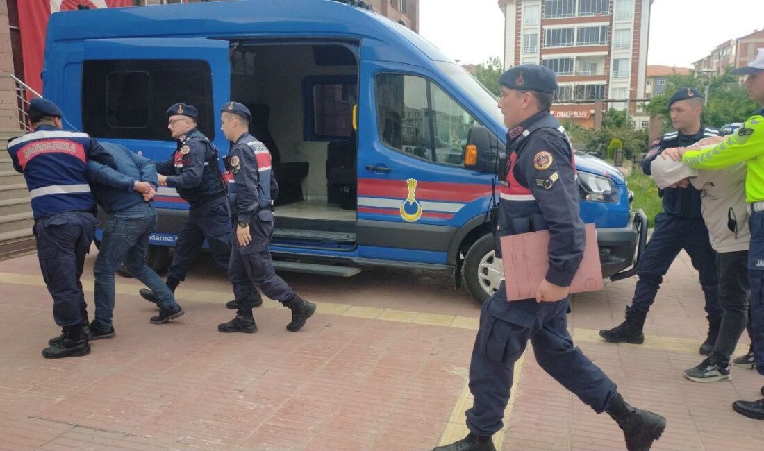 Piyasaya sürecekleri sentetik ecza haplarla yakalanan 2 şahıs tutuklandı Çorum'un Osmancık ilçesinde jandarma