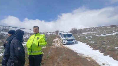 Çorum'da polis aracına çarpan ve kaçmaya çalışan ehliyetsiz sürücü ormanlık