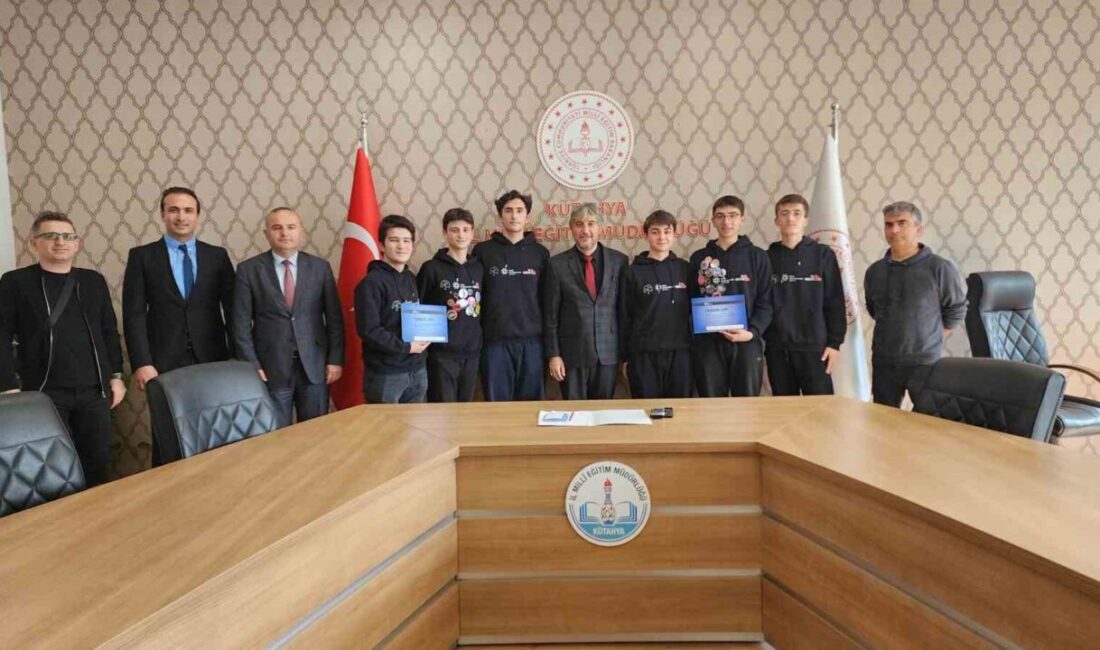 Kütahya'nın Tavşanlı ilçesindeki 15 Temmuz Şehitler Fen Lisesi Robot Kulübü