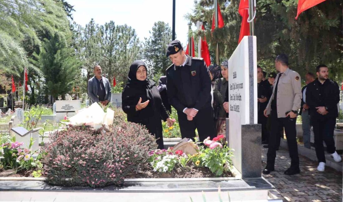 Şehit Uzman Jandarma Mustafa Uğurelli kabri başında dualarla anıldı 2008 yılında Bingöl’ün Genç