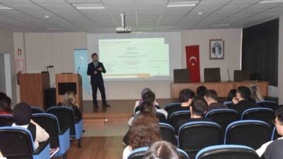 Düzce Üniversitesi'nde gerçekleştirilen "Nasıl Girişimci Olurum?" programında öğrencilere destek ve
