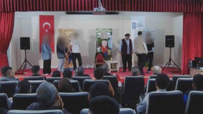 Ankara Devlet Tiyatrosu'nun düzenlediği festivalde suça sürüklenen çocuklar tiyatro ile