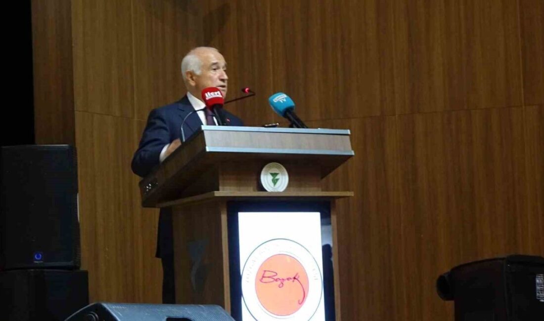 Yozgat'ta düzenlenen panele Cemil Çiçek de katıldı. Çiçek, milli mücadele