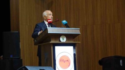 Yozgat'ta düzenlenen panele Cemil Çiçek de katıldı. Çiçek, milli mücadele