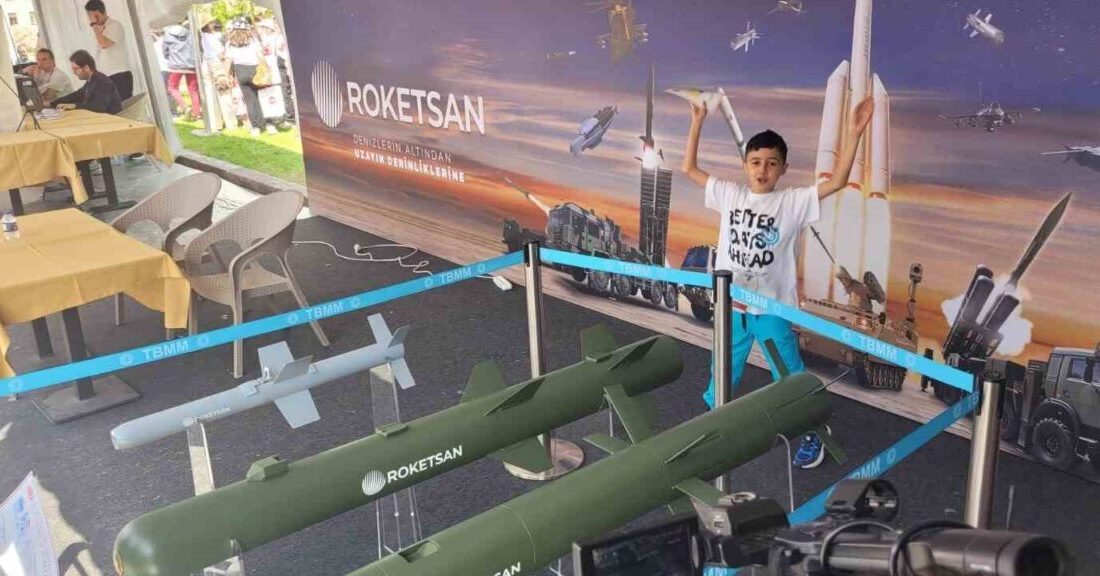 TBMM Meclis Bahçesi'nde düzenlenen 23 Nisan etkinlikleri, "yapay zeka" temasıyla