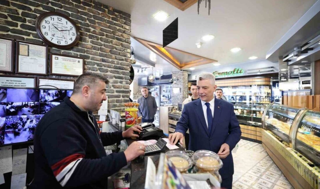 Ticaret Bakanı Ömer Bolat, CHP'nin boykot çağrılarına karşılık esnafı ziyaret