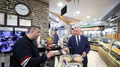 Ticaret Bakanı Ömer Bolat, CHP'nin boykot çağrılarına karşılık esnafı ziyaret