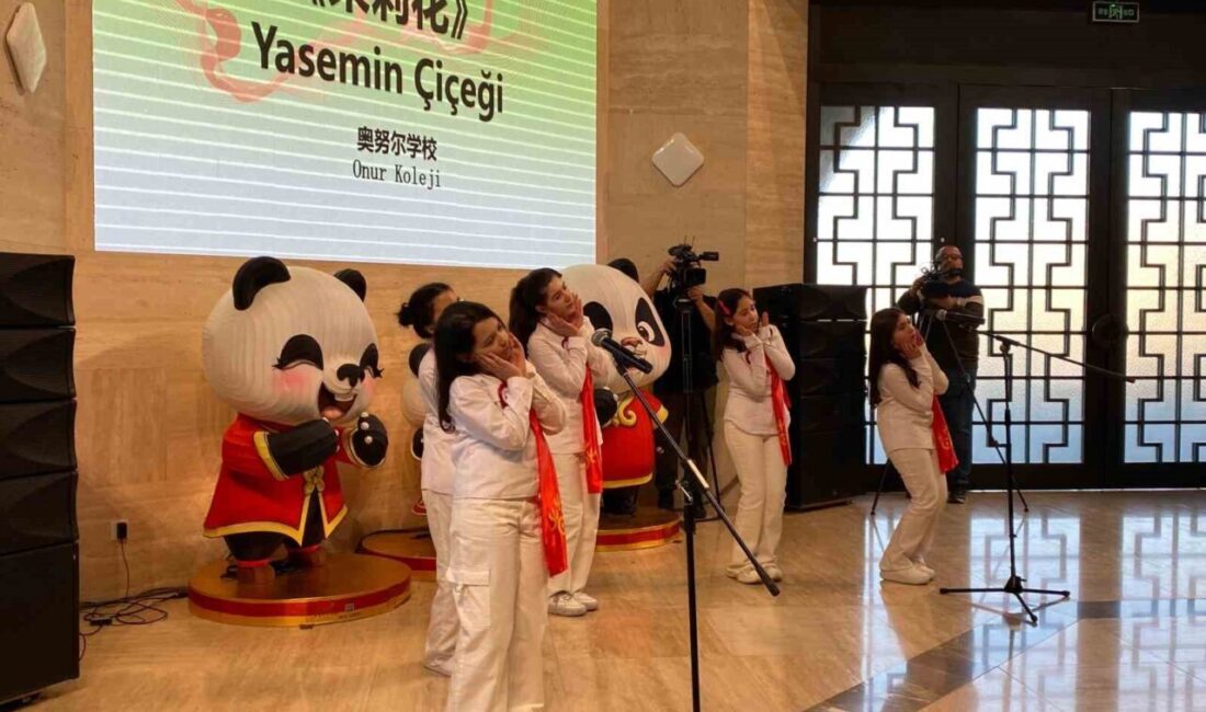 Çin Büyükelçiliği'nde gerçekleşen ’Uluslararası Çin Dili Günü’ etkinliğinde, Çince öğrenen