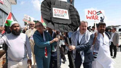 Ankara'da Memur-Sen'in düzenlediği eylemde bir araya gelen uluslararası emek örgütleri,